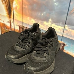 Adidas Questar running shoes size 6